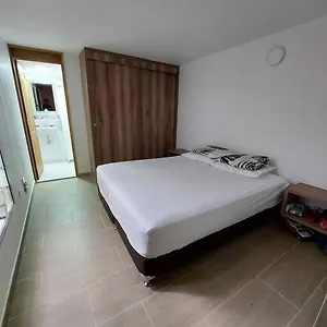 https://alojamiento-a-15-minutos-del-aeropuerto-central.colombiamedellinhotels.com